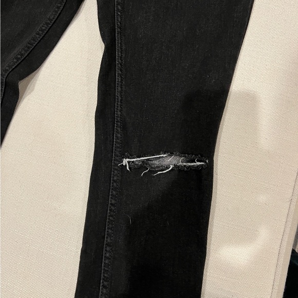 FREE PEOPLE Women Distressed black capri jeans, size 28 Preowned - Picture 5 of 8